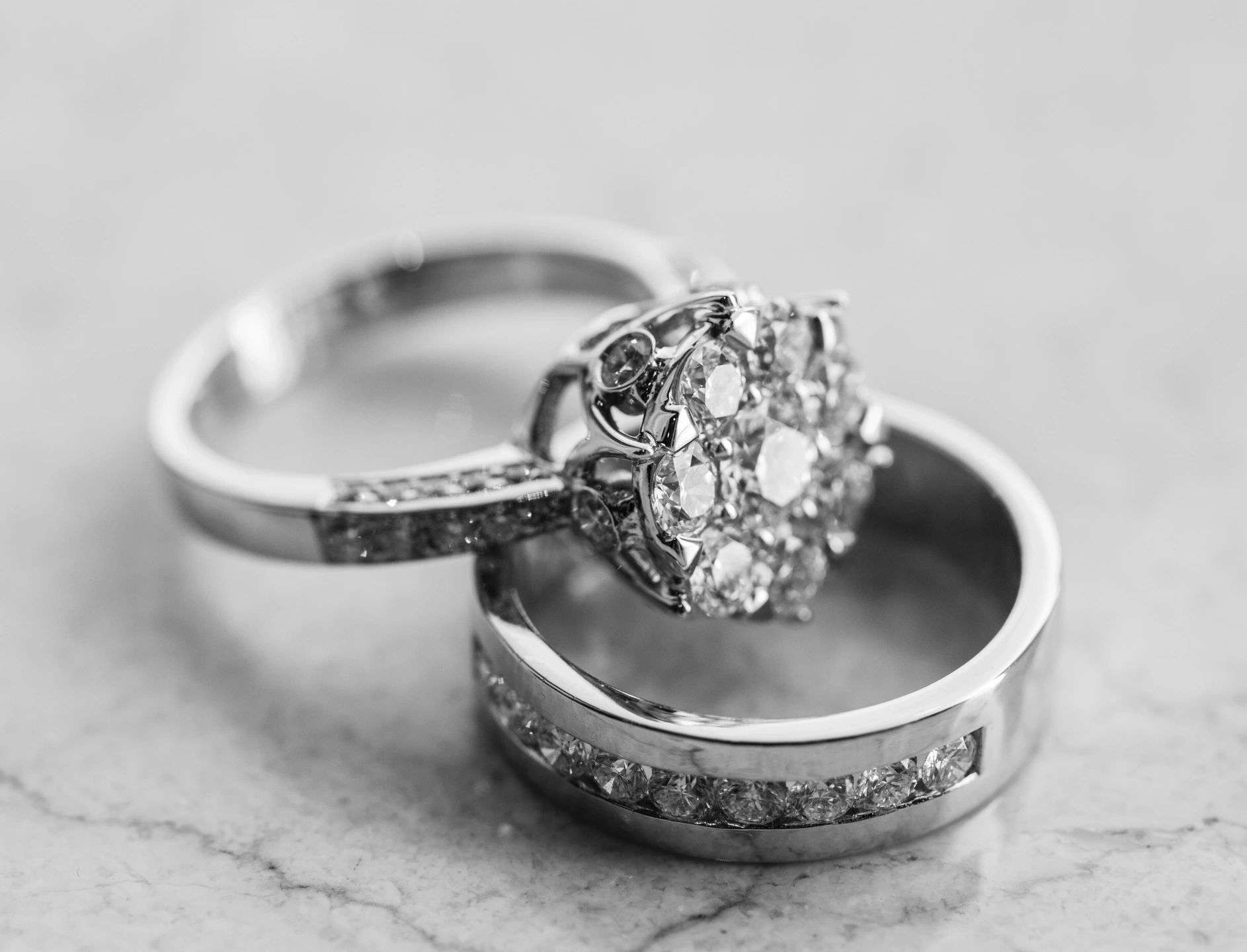 Selling High-End Jewelry Cashing Diamonds